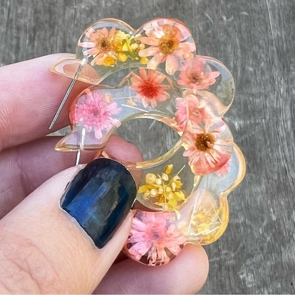 Scalloped Edge Hoop Real Pressed Flower Resin Earrings Pink Yellow - Picture 8 of 9